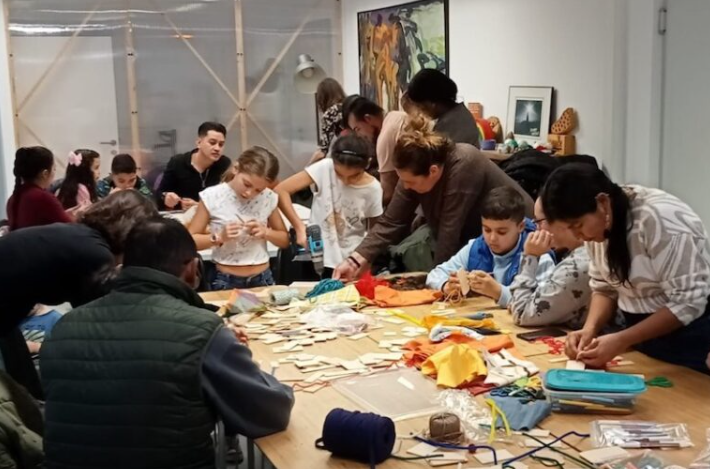 Las Familias Laguna de Errenteria creando marionetas